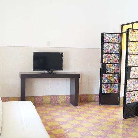 Casa De Los Soles B&B Hostal Tlaquepaque Екстериор снимка