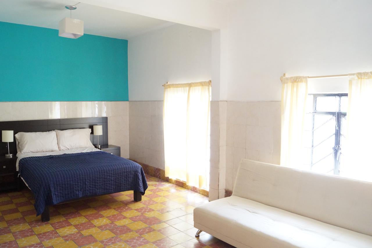 Casa De Los Soles B&B Hostal Tlaquepaque Екстериор снимка